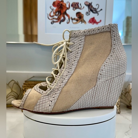 Elizabeth and James - Leather/Linen Open Front Lace-Up Wedge Heel - EUC 6 1/2 - Picture 8 of 15